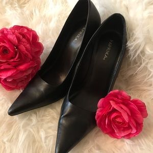 Paprika brand black pumps